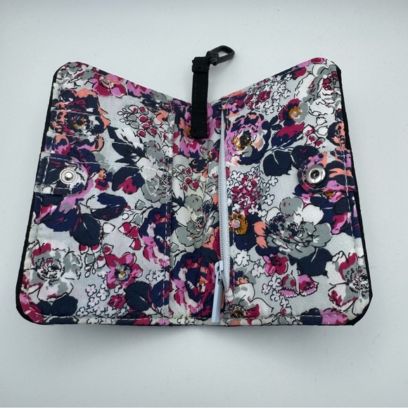 Vera Bradley RFID Small Wallet Floral Interior Black Quilted Snap Closure - Picture 5 of 9